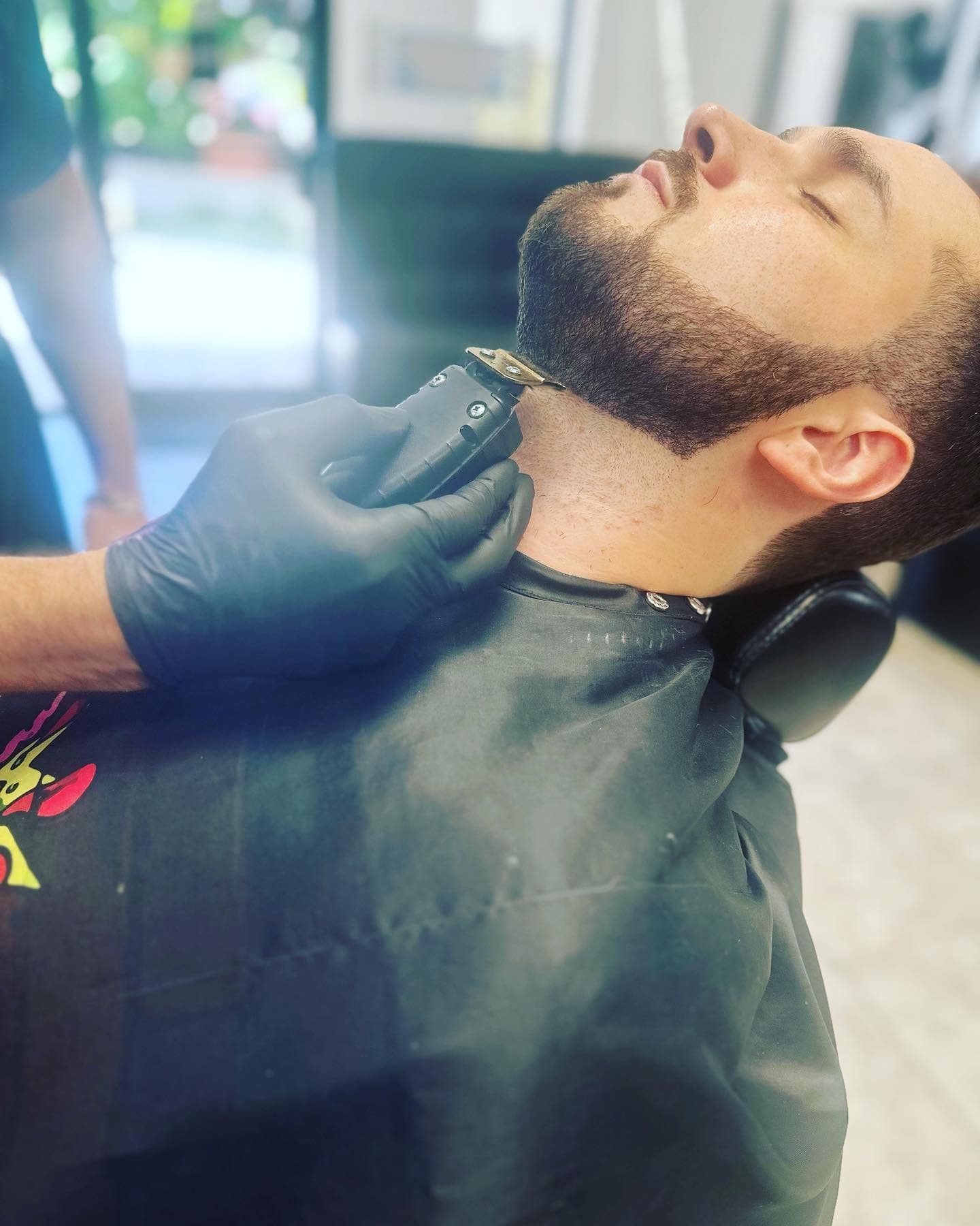 Beard clean-up with the clippers